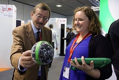 Panono: Mit der Panono-Kamera können vollständige Panoramen - 360° horizontal und 360° vertikal aufgenommen werden. (Bild: IFA 2015 „IFA TecWatch“ - Panono)