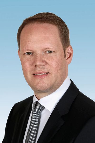 Technotrans beruft Vorstand: Peter Hirsch wird neues Vorstandsmitglied der künftigen Technotrans SE. Er führt bereits seit 2014 die Geschäfte der zur Technotrans gehörenden Termotek GmbH. Hirsch studierte Maschinenbau an der RWTH in Aachen. Seine ersten beruflichen Erfahrungen machte er bei der Hydac-Firmengruppe. 2013 wechselte er als Business Development Manager zur Technotrans AG nach Sassenberg. (technotrans AG)