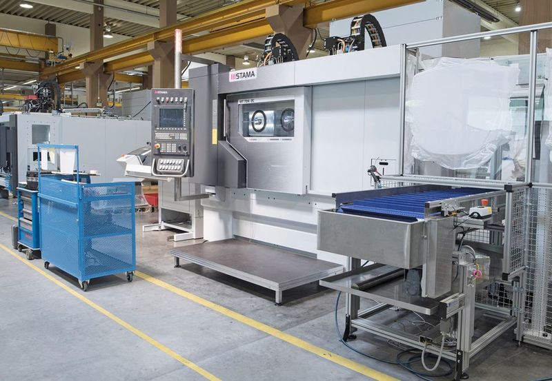 Bei der Stama Maschinenfabrik GmbH in Schlierbach werden die Türen der Werkzeugmaschinen sukzessive auf das neue Türendesign umgerüstet. Der Antrieb dafür heißt „Sidoor“ von Siemens – aufgrund seiner vielen Vorteile. (Siemens)