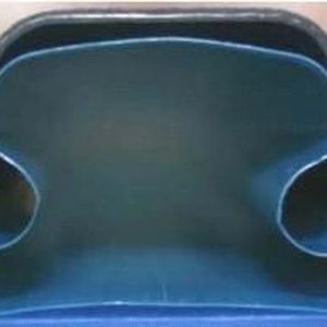 Der Schlauch im Innern des Omega-Stringers sorgt dafür, dass der Autoklavdruck beim Aushärten der CFK-Rumpfhaut auf den vom Profil überdeckte Hautbereich kommt.