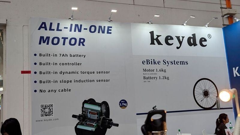 Ein Elektroradnabenmotor, der nicht nur ein Getriebe sondern auch gleich noch einen Akku integriert hat – Respekt! (Bild: Dominsky – VCG)