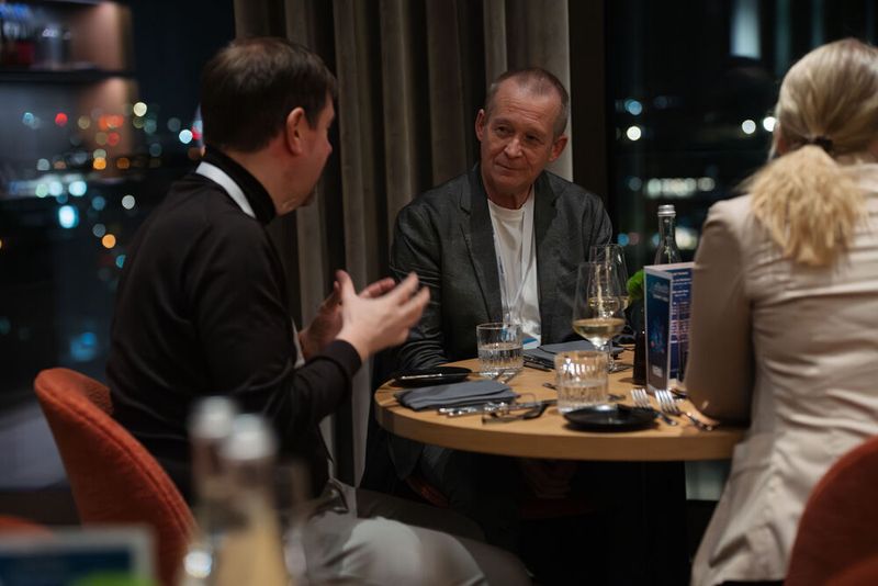 Ausklang: Beim Abendessen gab es genügend Gesprächsstoff. (Bild: Manuel Emme)