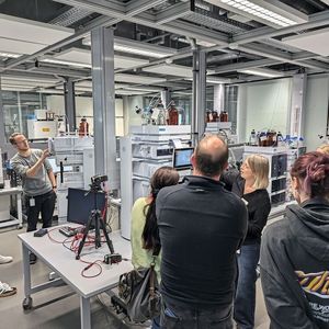 Wer selbst aus einem eher kleinen Betrieb stammt, kam bei der Vielzahl an Chromotographie-Systemen hier leicht ins Staunen. (Bild:  VCG – Lüttmann)