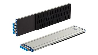 Der superflache Flächengreifer FEL von Schmalz ist mit einer leicht auswechselbaren Dichtschaumeinheit ausgerüstet, die empfindliche Oberflächen schont. (Bild: J. Schmalz)