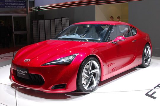 Toyota zeigt die Sportwagenstudie FT-86. Sie soll zum Serienmodell werden.  (Archiv: Vogel Business Media)