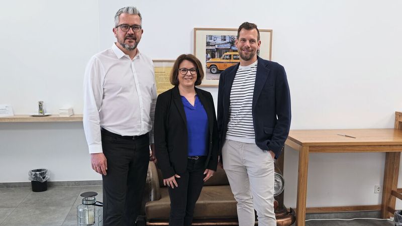 Carsten Berg, Claudia Kefferpütz und Peter Bredol (v. li.) arbeiten in der ZDK-Abteilung Berufsbildung und in der „Initiative Autoberufe“ zusammen.(Bild:  Büttner – VCG)