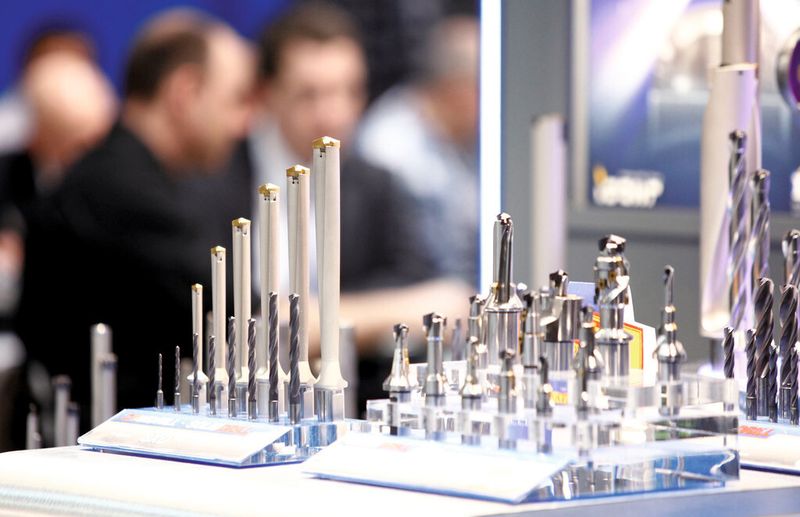 Das Technologieforum „Werkzeug- und Oberflächentechnik“ präsentiert spanende Verfahren, ergänzt um Abtragen oder Laserbearbeitung bis hin zu Beschichtungstechnologien für die Herstellung funktionaler Oberflächen von Werkstücken und Werkzeugen. (Bild: VDW/Bernd Lauter)
