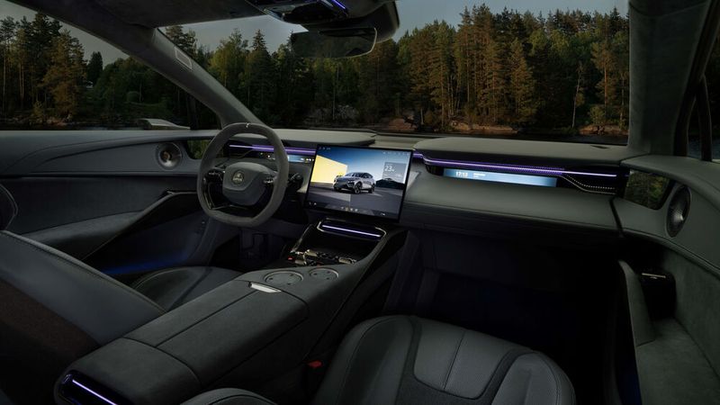 Der reaktionsschnelle 15,1-Zoll-Touchscreen ist sehr fein auflösend. (Bild: Lotus)