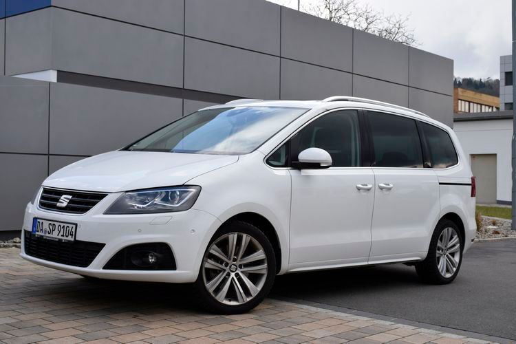 Die Frontpartie zeigt das aktuelle Markengesicht. Die restliche Karosserie punktet mit zeitlos klarer Designsprache. (Foto: Holz)