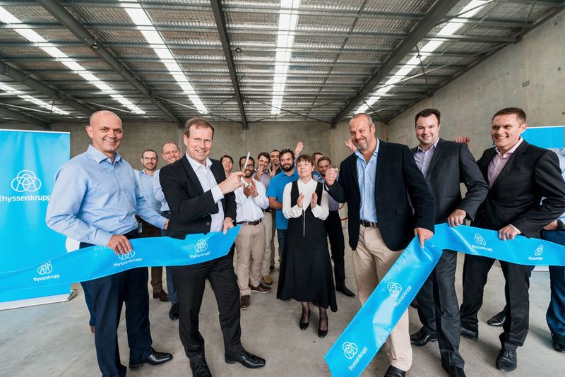 Dr. Donald Weir, CEO der Business Unit Service von Thyssen Krupp Industrial Solutions, eröffnet das neue Service-Center. (Thyssenkrupp Industrial Solutions)