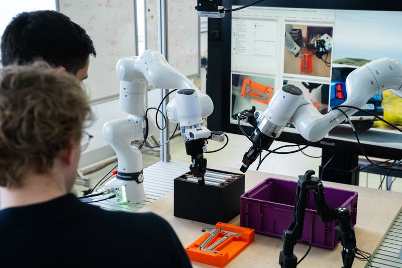 Darüber hinaus hat BMW das „Center of Competence for Physical AI in Production“ gegründet, um ihre Expertise zu konsolidieren und sicherzustellen, dass das gesamte Wissen auf einer breiten Ebene genutzt werden kann. (Bild: BMW)