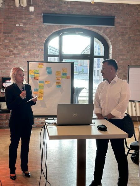 Den zweiten Themenblock NextGenBusiness eröffnet Markus Schwind von STACKIT... (Bild: Vogel IT-Akademie)