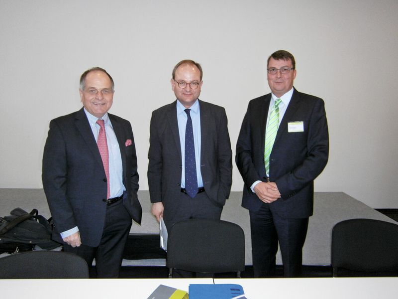 Von links: Werner Marnette, Experte für Energie, Rohstoffe und Technologie, Ottmar Edenhofer, Leiter des Potsdam-Institutes für Klimafolgenforschung und Christof Bönsch, Geschäftsführer der Komet Group. (Bild: Königsreuther)