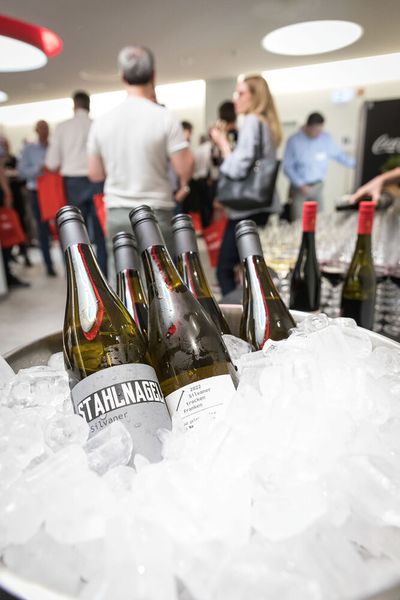 Anwenderkongress Steckverbinder 2023: Tag 1 mit Basisseminaren, Podiumsdiskussion und Posterslam. (Bild: Stefan Bausewein)