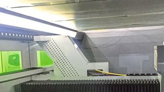 Die Einsatzgebiete der unterschiedlichen Energieketten reichen vom klassischen Anlagen- und Maschinenbau über individuelle Lösungen zum Beispiel in der Intralogistik bis hin zu Anwendungen im rauen Umfeld von Stahlwerken und Gießereien. (Hartmann & König Stromzuführungs AG)