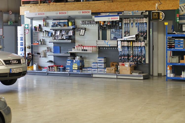 Bei allen Reparaturen und Serviceleistungen ist nicht nur die Qualität der Arbeit, sondern auch die der Teile wichtig. Es werden deshalb nur Originalteile oder solche des Herstellers Bosch verbaut. (Bild: Schreiner/»kfz-betrieb«)