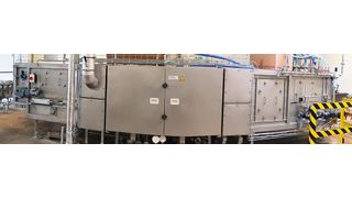 Der Kontaktbandtrockner von EL-A Verfahrenstechnik verfügt über seitlich angebrachte Flügeltüren und ein großes Gehäuse.  (Bild: EL-A Verfahrenstechnik GmbH)