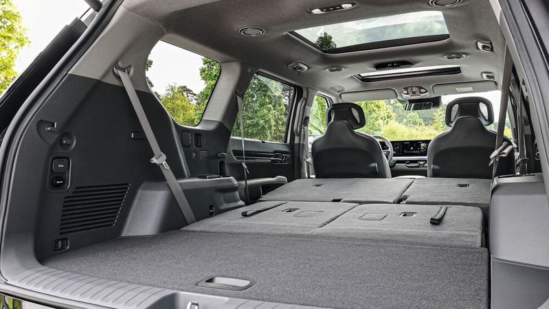 Ob Laderaum oder viele Passagiere: Große E-Autos sind noch eher selten. Einige Exemplare gibt es aber.(Bild:  www.weigl.biz)