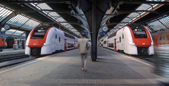 Milliardenprojekt! Erneut konnte Siemens die Schweiz vom eigenen Know-how überzeugen, wenn es um den Bahnverkehr geht. Denn nun hat Siemens Mobility den Zuschlag für den Bau von über 115 Doppelstockzügen für die Schweizer S-Bahn erhalten.(Bild:  Siemens Mobility)