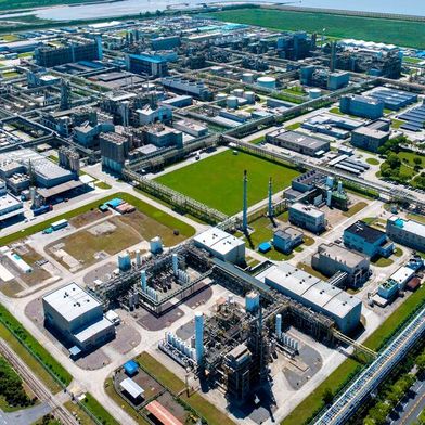 Luftaufnahme der Covestro Integrated Site Shanghai (Bild: Covestro)