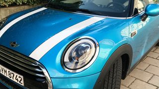 Mit rund 6.000 Neuzulassungen ist das Mini Cabriolet in den ersten sieben Monaten des ersten vollen Verkaufsjahrs erfolgreich unterwegs.  (Michel/»kfz-betrieb«)