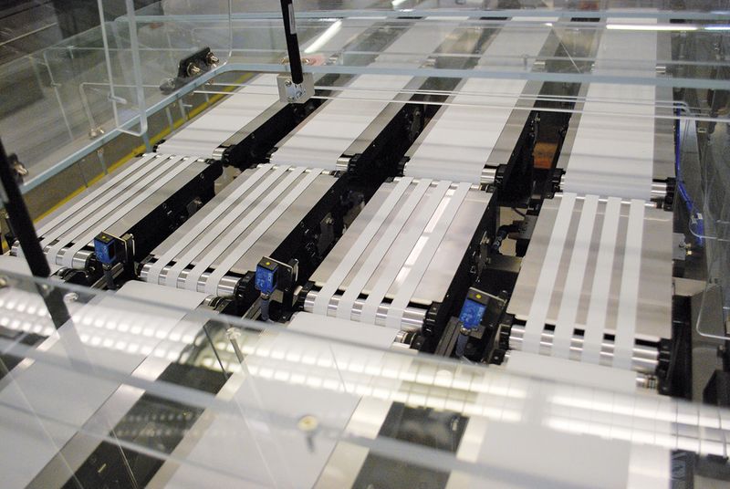 Bild 4: Die Tendenzregelung der Waage begegnet Produktgewichtsfehlern durch eine proaktive Rückmeldung direkt an die Füllköpfe. Hersteller vermeiden so Unter- und Überfüllungen. (Bild: Mettler-Toledo)