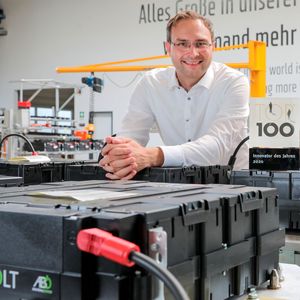 Stromspeicher sichern grüne Wasserstoffproduktion (Tesvolt)