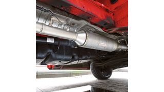 SCR-Katalysator von Baumot in einem Transporter: In diesen Wochen sollen die ersten Nachrüstsysteme auf den Markt kommen. (Bild: Rosenow/»kfz-betrieb«)