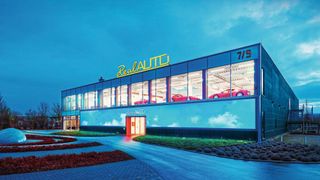 Real Auto ist ein Oldtimer-Autohaus mit einer besonderen Philosophie. (Bild: Max Kupfer/Real Auto)