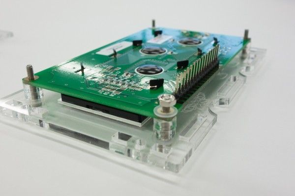 BrewPi: Montage des LCD-Bedienfeldes (Bild: BrewPi.com)