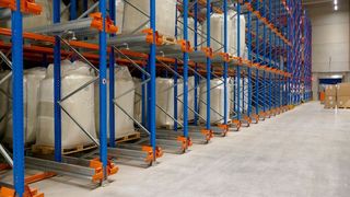 Zwei Verschieberegalanlagen wurden erneuert und eine dritte dazu gebaut. (Stow)