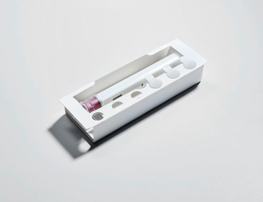 Auch die Inlays lassen sich kundenindividuell anpassen, hier aus faserbasiertem Monomaterial. (Bild:  Faller Packaging)