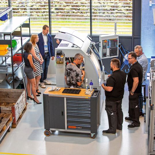 Im neuen Tornos-Werk in Polen sollen in erster Linie die Überholung und Modernisierung des Tornos Flagschiffs Deco 10 zur Deco 10 Plus durchgeführt werden. Im neuen Tornos-Werk in Polen sollen in erster Linie die Überholung und Modernisierung des Tornos Flagschiffs Deco 10 zur Deco 10 Plus durchgeführt werden.