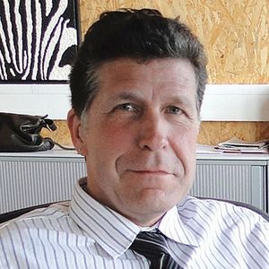 Peter Sterman, Geschäftsführer der Sterman Technische Systeme GmbH in Sankt Georgen: „Ganz besonders wichtig ist es, exakt festzulegen, wo das Werkstück am besten gespannt wird.“  Bild: Sterman