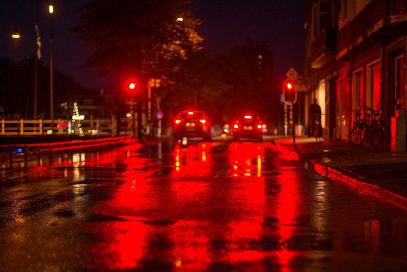 In der dunklen Jahreszeit sind die Sichtbedingungen meist schlechter, und das Risiko, nicht gesehen zu werden, ist höher. Deshalb sollten Autofahrer den kostenlosen Lichttest des Kfz-Gewerbes nutzen.(Bild:  gemeinfrei /  Pixabay)