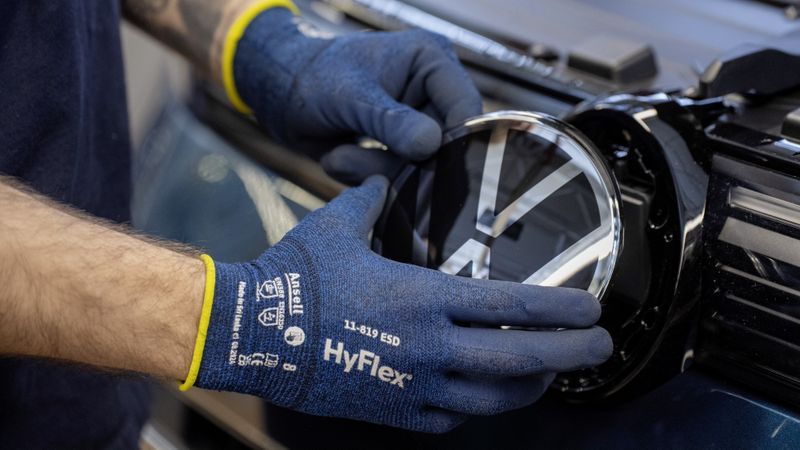 Im Dieselprozess sind zwei frühere VW-Manager zu Haftstrafen verurteilt worden.(Bild:  Volkswagen)