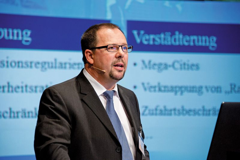 Dr. Karl-Heinz Füller, Leiter Metalle und Rohbaukonzepte in der Konzernforschung der Daimler AG: 