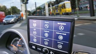 Zuverlässigkeit und Termineinhaltung sind die Maxime des Frischetransports. Bei der pünktlichen Auslieferung hilft ein effizientes Fuhrparksystem, das die direkte Kommunikation zwischen Disponenten und Fahrern ermöglicht. Bild: Bornemann (Archiv: Vogel Business Media)