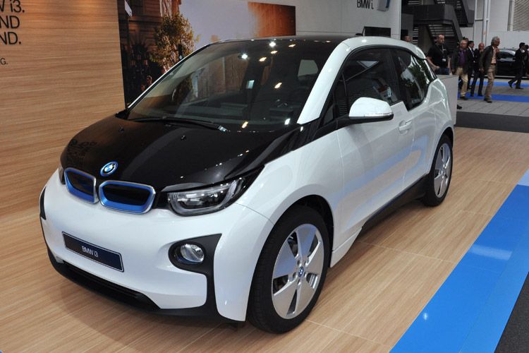 Keine echte Weltpremiere, aber ein echtes Highlight: Der BMW i3 wurde bereits vorgestellt, gehört jedoch sicherlich zu den spannendsten Autos der Messe: 170 Elektro-PS und 200 Kilometer Reichweite sollen die Kunden überzeugen. (Foto: Wehner)