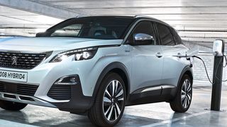 Den 3008 bieten die Franzosen bereits mit Plug-in-Hybridtechnik an. (Peugeot)