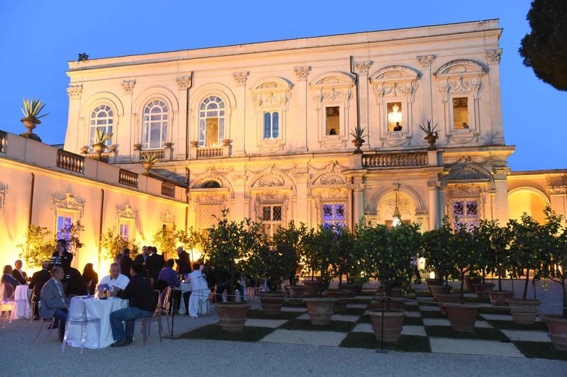 In den Abendstunden entfaltete das historische Gemäuer der Villa Aurelia in Rom seine ganze Pracht. (Bild: Sophos)