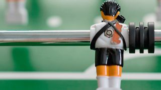 Im Notfall hilft auch ein Kabelbinder. Aber für professionelle Reparaturen an viel genutzten Geräten sollten doch lieber andere Ideen umgesetzt werden. (gemeinfrei (Usinglight, pixabay))