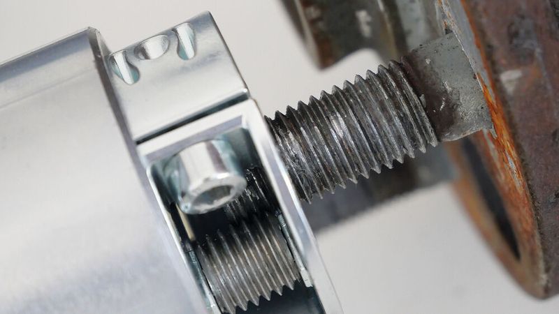 Damit lässt sich das Gewinde in seine ursprüngliche Form zurückverformen, ohne dass dabei Material abgetragen wird. (Bild: Gedore)