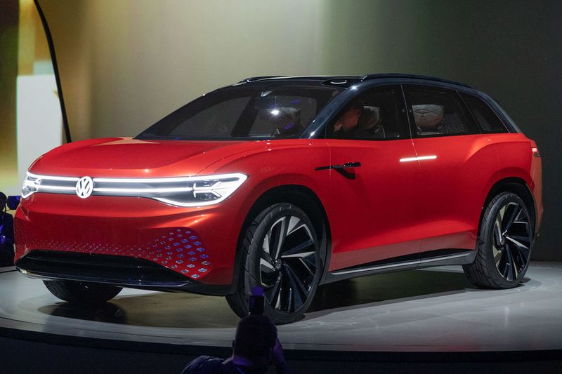 Das Blechkleid fällt durch kurze Überhänge auf. (VW)