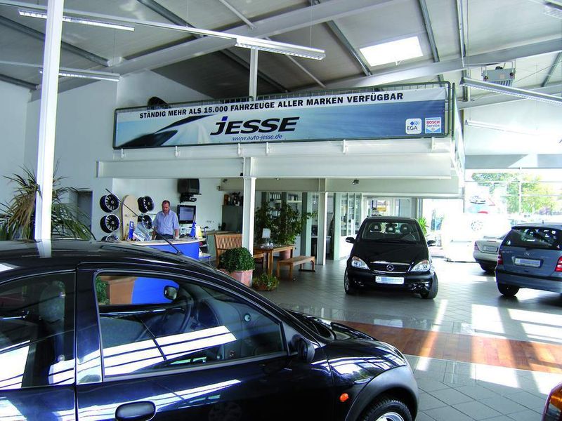 Die Fahrzeuge im Ausstellungsraum sind ausschließlich Inzahlungnahmen. Jesse kauft keine Fahrzeuge zu. Er hat ja durch die EGA genug im Angebot. (Archiv: Vogel Business Media)