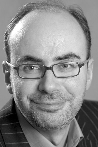 Buchautor Dr. Constantin Sander hatte eine mehrjährige Karriere in der naturwissenschaftlichen Forschung hinter sich, als er in die Wirtschaft wechselte und dann in einem mittelständischen Unternehmen die Marketingleitung übernahm. Heute betreibt er in Heidelberg eine Coachingpraxis und berät Firmen im Marketing. (Bild: BusinessVillage)