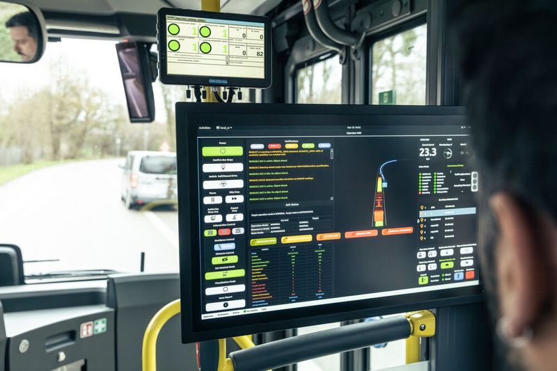 Aktuell testen die Unternehmen den Bus auf einem MAN-Gelände. (Bild: Bernhard Huber)