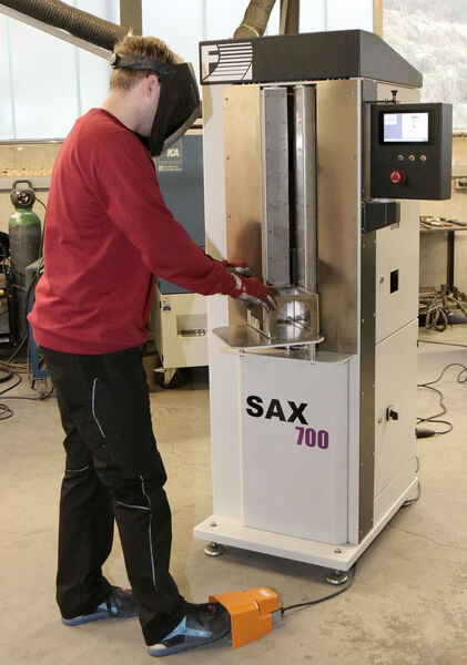 Mit der SAX700 lassen sich  Ecknähte in verschiedensten Winkeln (Winkeleinstellung flexibel bis 179°) bis zu einer Länge von 700 mm sauber und schnell verschweißen. (Fröhlich)