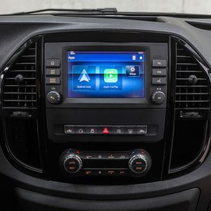 Neu ist auch das überarbeitete Infotainment-System, das aber in Sachen Bedienung etwas hinterherhinkt.(Bild:  Mercedes)