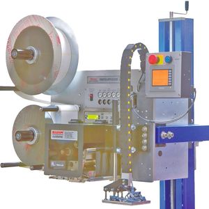 Das modulare Etikettendruck-Spendesystem LA 5300 von Bluhm Systeme bedruckt in nur einem Arbeitsgang die Etiketten in brillant hoher Auflösung mit wechselnden aktuellen Inhalten oder beschreibt RFID-Tags. Bild: Bluhm Systeme